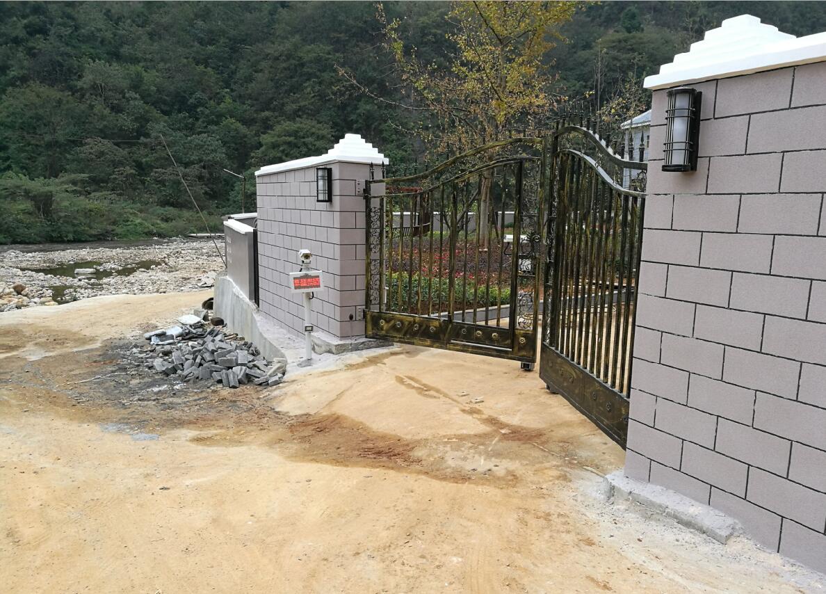 都勻大河橋私人豪宅平開門電機案例 - 中出網(wǎng)-智能出入口門戶