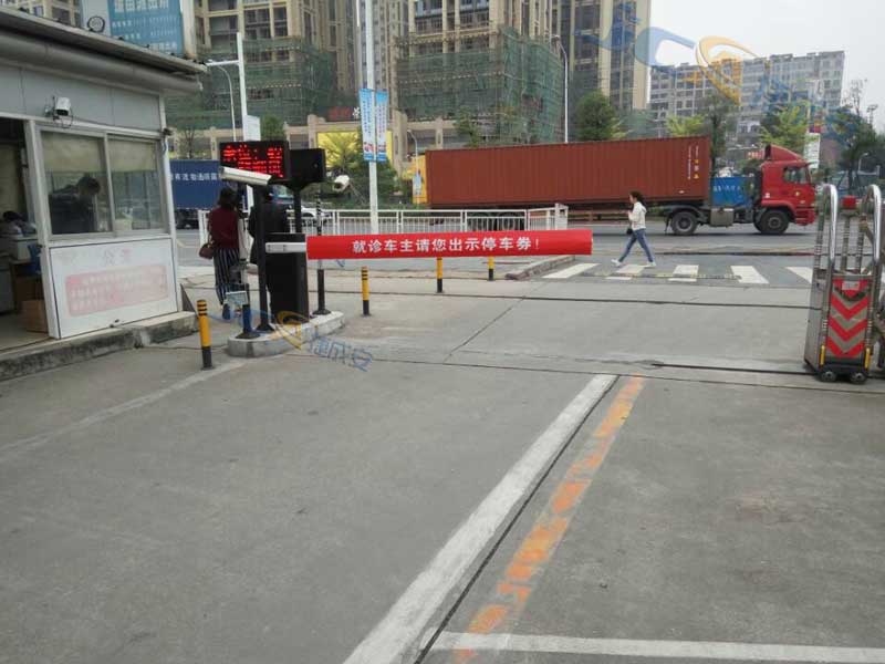 深圳坂田醫(yī)院停車(chē)場(chǎng)系統(tǒng)案例 - 中出網(wǎng)-智能出入口門(mén)戶(hù)