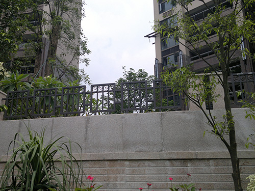 中寶世紀(jì)地產(chǎn)圍墻欄桿案例 - 中出網(wǎng)-智能出入口門戶