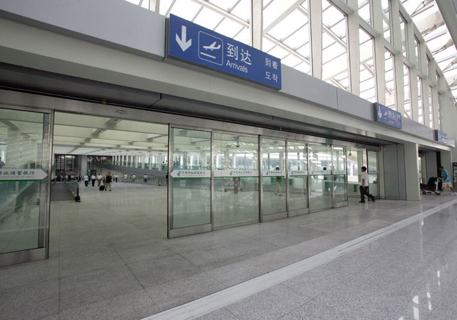 北京首都機(jī)場T3航站樓自動平開門工程案例 - 中出網(wǎng)-智能出入口門戶