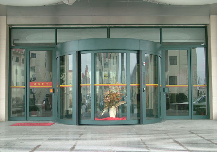 上海華美達(dá)廣場(chǎng)大酒店旋轉(zhuǎn)門工程案例 - 中出網(wǎng)-智能出入口門戶