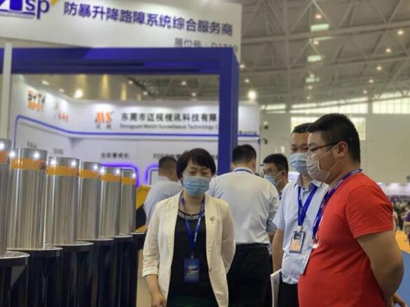 安防行業(yè)協(xié)會領導蒞臨卓奧世鵬展位