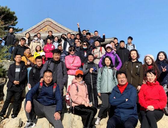 “勇攀高峰，再創(chuàng)輝煌”卓奧世鵬成立11周年登山活動(dòng)