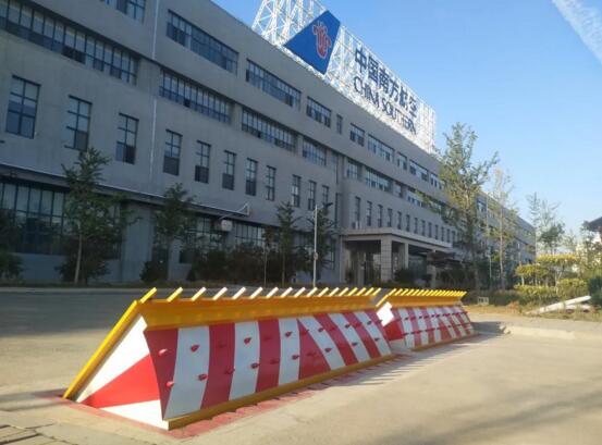 卓奧世鵬機場路障機