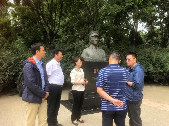 簽約儀式結(jié)束后，卓奧世鵬一行參觀了耿丹學(xué)院