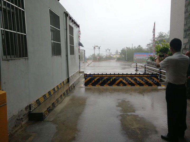 云南省臨滄市孟定口岸路障機(jī)項(xiàng)目 - 中出網(wǎng)-智能出入口門戶