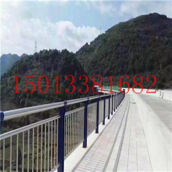 河源景區(qū)金屬護欄定做 橋梁兩邊隔離欄桿 韶關(guān)棧道圍欄廠家