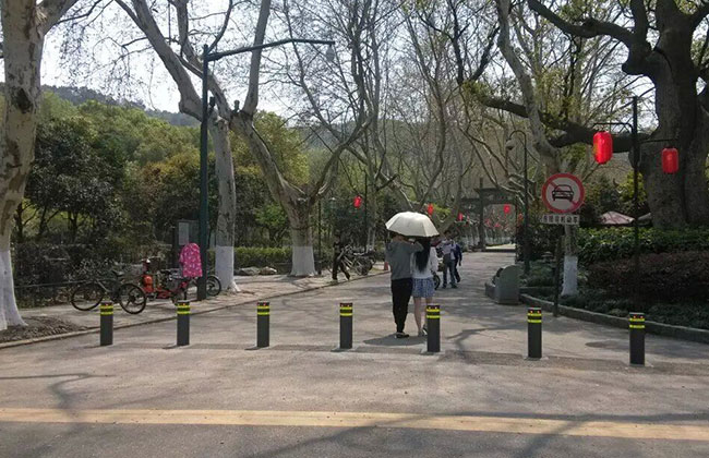 黃龍洞升降柱案例 - 中出網(wǎng)-智能出入口門戶