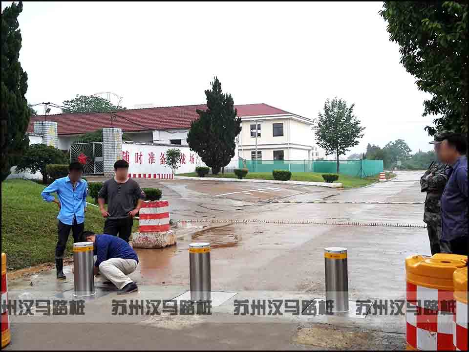 浙江某部隊自動升降柱案例 - 中出網(wǎng)-智能出入口門戶