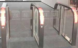 北京中關(guān)村東升科技園擺門式閘機(jī)案例 - 中出網(wǎng)-智能出入口門戶