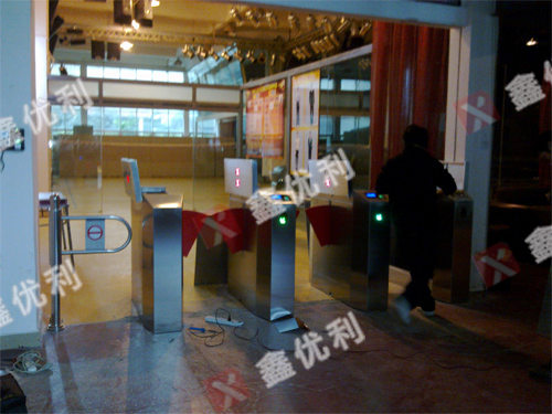 深圳安居財務大廈 橋式翼閘 指紋考勤系統(tǒng)案例 - 中出網(wǎng)-智能出入口門戶