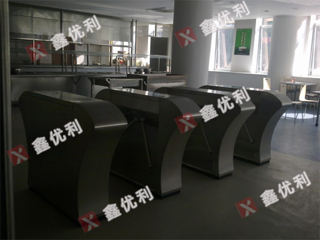 東莞電視臺 蝶形翼閘 三輥閘案例 - 中出網(wǎng)-智能出入口門戶