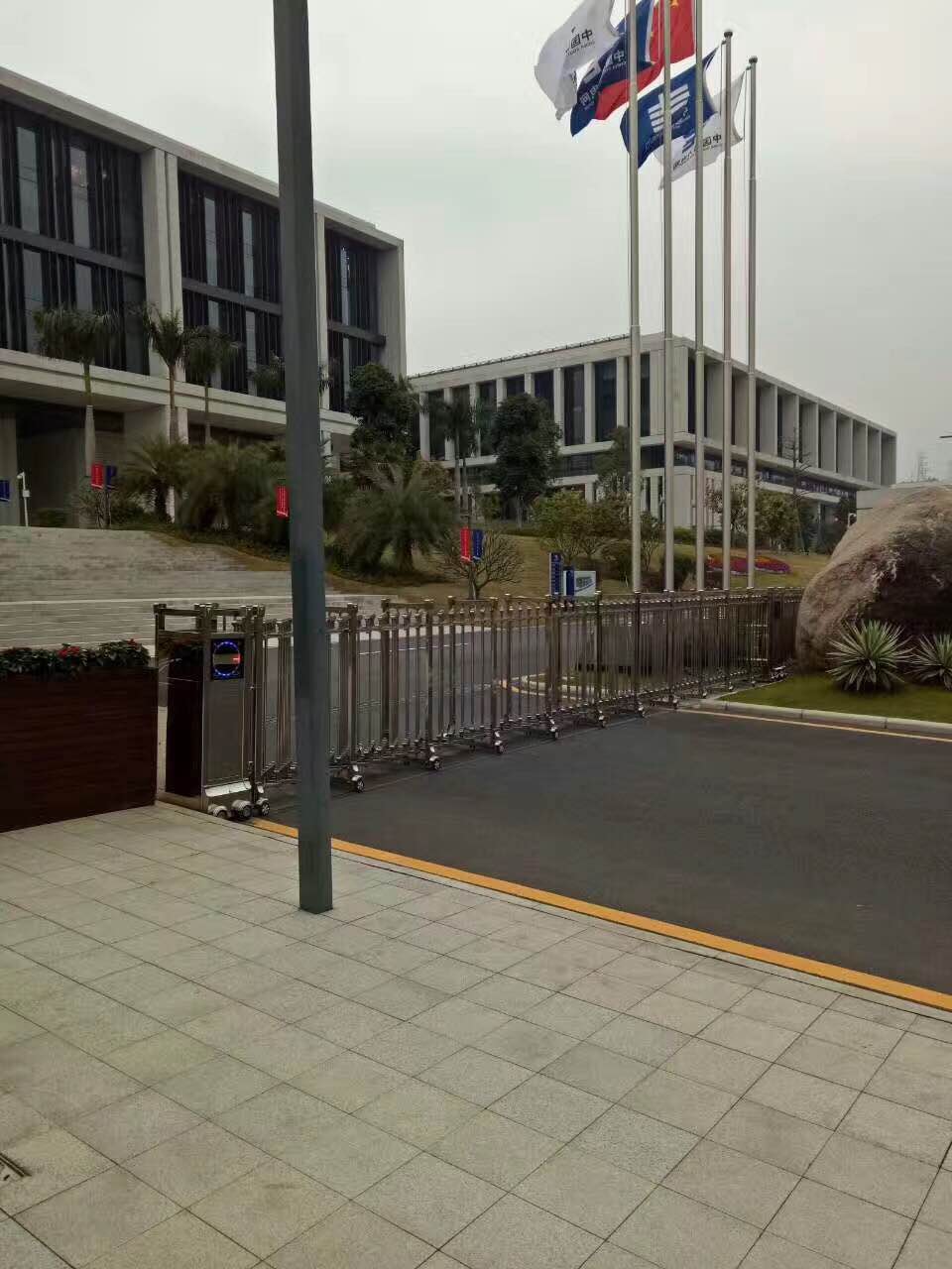 南方電網(wǎng)道閘案例 - 中出網(wǎng)-智能出入口門戶
