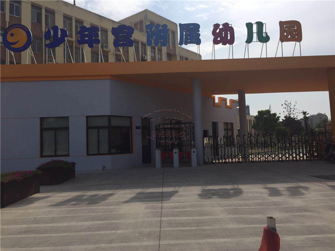 江蘇南通少年宮附屬幼兒園通道閘案例 - 中出網(wǎng)-智能出入口門戶