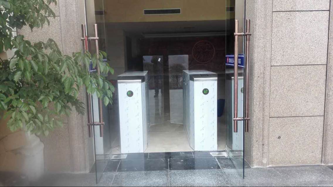 貴州思南人民法院通道閘案例 - 中出網(wǎng)-智能出入口門戶