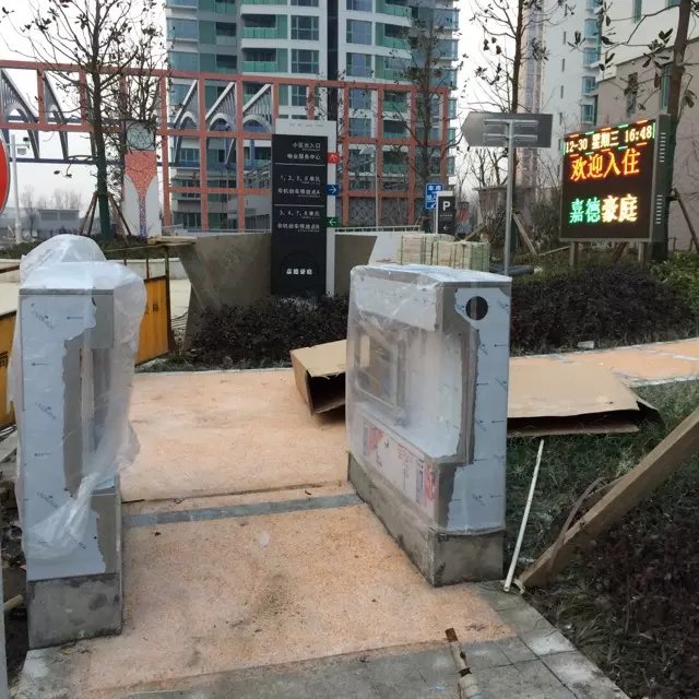 上海嘉德豪庭通道閘案例 - 中出網(wǎng)-智能出入口門戶