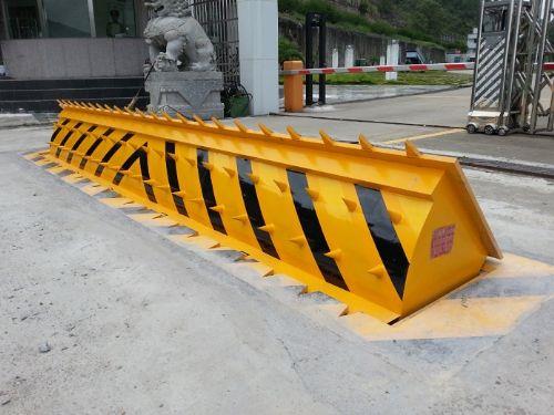 破胎路障機