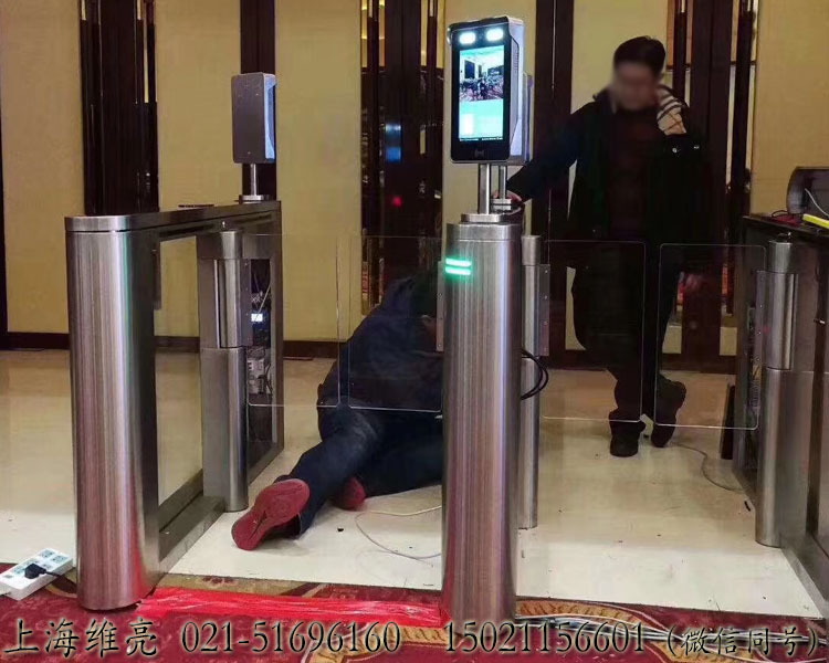 人臉識(shí)別閘機(jī)，人臉識(shí)別速通門，人臉測(cè)溫閘機(jī)