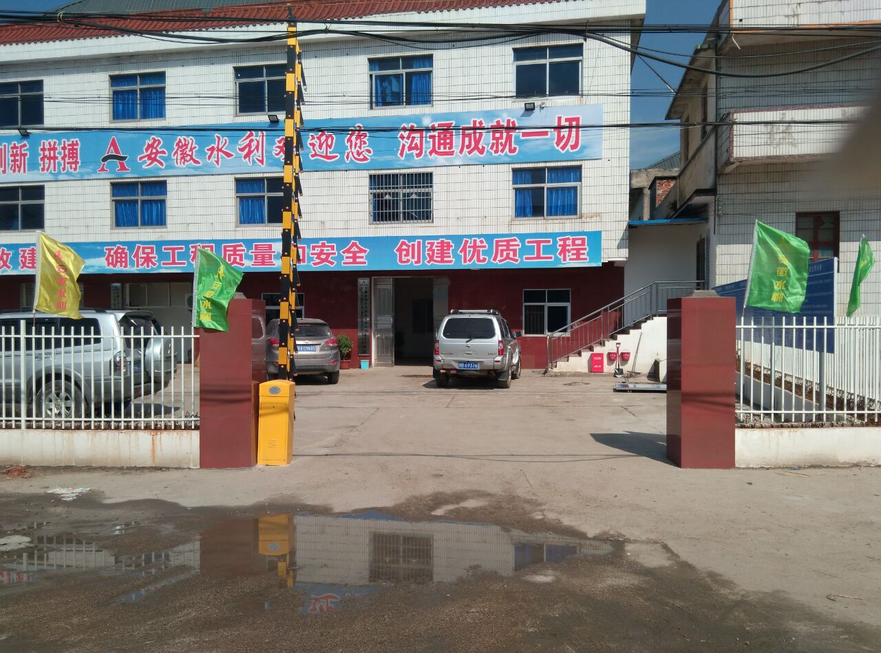 信豐全球通大廈柵欄道閘實例 - 中出網(wǎng)-智能出入口門戶