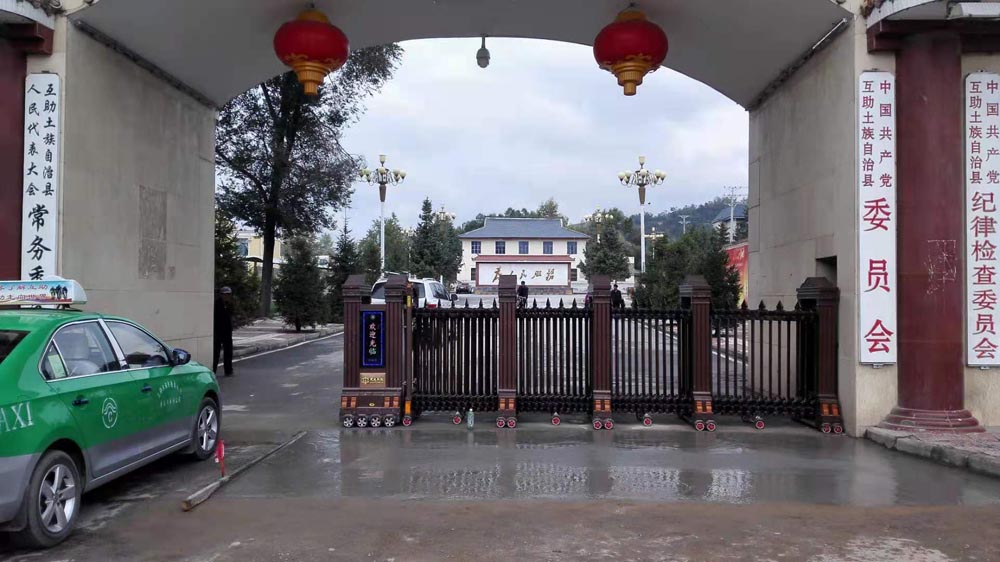 金碧輝煌工程案例 - 中出網(wǎng)-智能出入口門戶