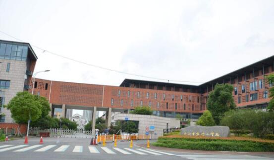 蘇州出安智能電動伸縮門入選蘇州市實驗小學