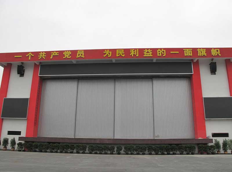 無(wú)錫出安智能為無(wú)錫華西村舞臺(tái)安裝工業(yè)門(mén)
