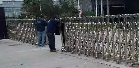 紹興市容納測控技術有限公司大門口的電動伸縮門由紹興出安智能提供
