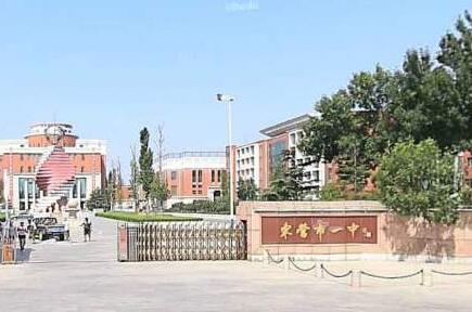 東營(yíng)出安智能伸縮門(mén)成為東營(yíng)市第一中學(xué)的“新寵”