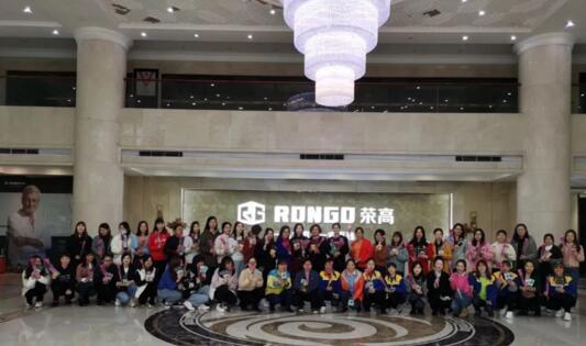 【女神節(jié)快樂】巾幗攬芳華，榮高門窗守護(hù)每一個(gè)獨(dú)特的你！