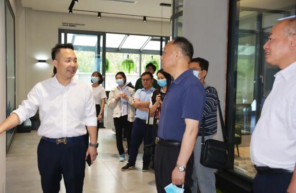 【政企共話發(fā)展】熱烈歡迎“企業(yè)暖春行動(dòng)”工作組蒞臨榮高門窗調(diào)研送溫暖！