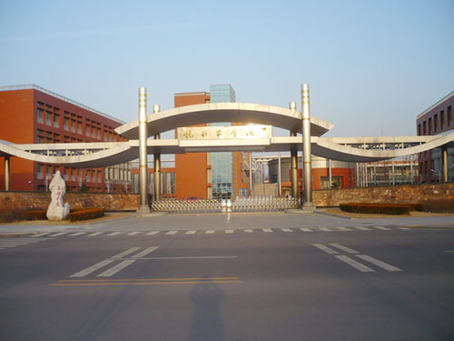 北京龍旺莊學(xué)校伸縮門(mén)工程案例 - 中出網(wǎng)-智能出入口門(mén)戶