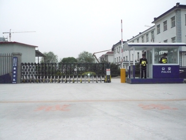 北京三河市特警大隊伸縮門工程案例 - 中出網(wǎng)-智能出入口門戶