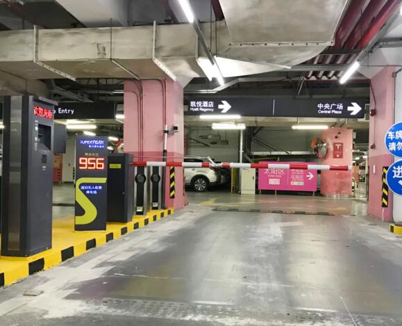 科拓?zé)o人收費停車場