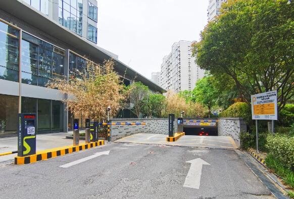 科拓·速泊持續(xù)發(fā)力！鄭州綠地新都會·新田360廣場停車場無人收費管理再升級
