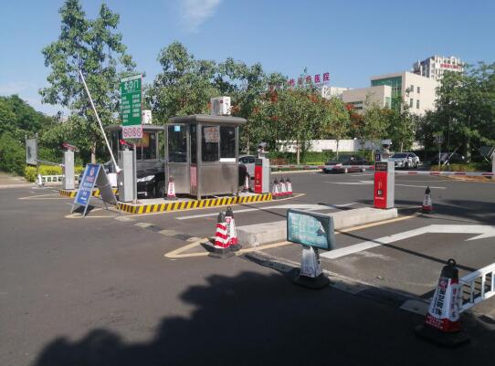 醫(yī)院選用了道爾恭三一體機(jī)6進(jìn)6出+車(chē)位引導(dǎo)系統(tǒng)
