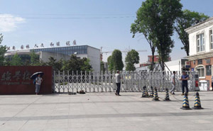 宜賓龍文實(shí)驗(yàn)學(xué)校電動伸縮門案例