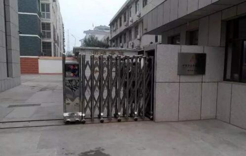 張家口出安智能電動(dòng)伸縮門成功牽手張家口潔源環(huán)保塑膠有限公司