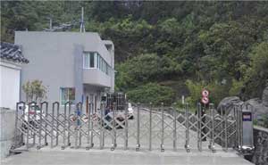 樂山市富僑建材有限公司電動(dòng)伸縮門案例