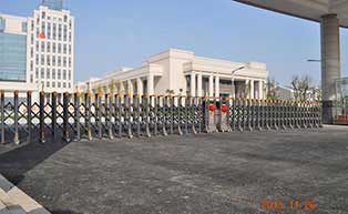 上海中國(guó)武警部隊(duì)伸縮門(mén)工程案例 - 中出網(wǎng)-智能出入口門(mén)戶