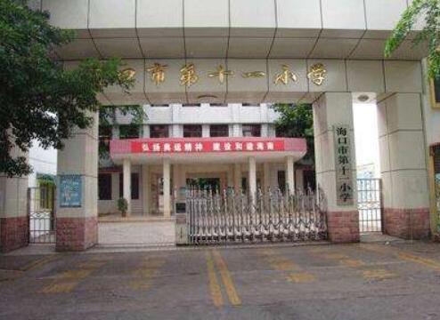 ?？诔霭仓悄苌炜s門盡顯海南省?？谑械谑恍W(xué)的高貴氣質(zhì)