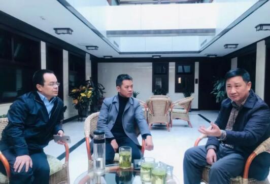 執(zhí)行會長王建柱攜秘書處一行五人專程拜訪了拜訪眉山市駐北京聯(lián)絡(luò)處