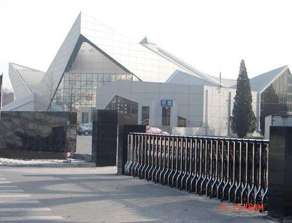 衢州市翔宇中等專業(yè)學校認準衢州出安智能電動伸縮門
