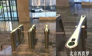 北京萬科金域華府安裝掃碼通道閘案例 - 中出網(wǎng)-智能出入口門戶