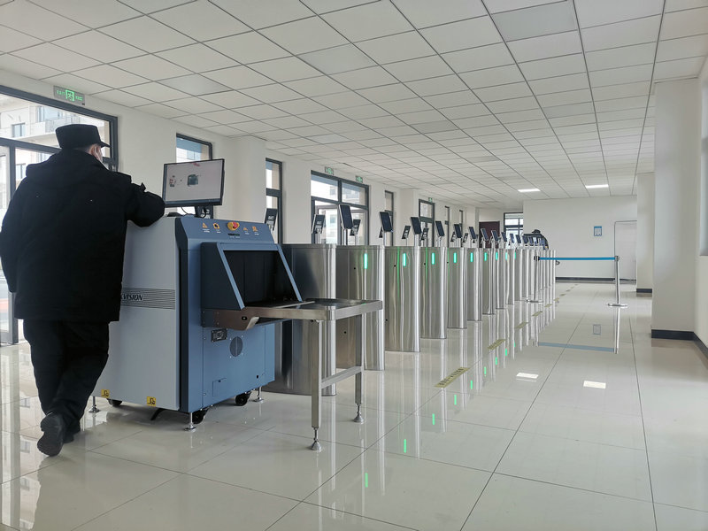 新型顯示高科技電子工廠智能門禁閘機通道安裝 - 中出網(wǎng)-智能出入口門戶