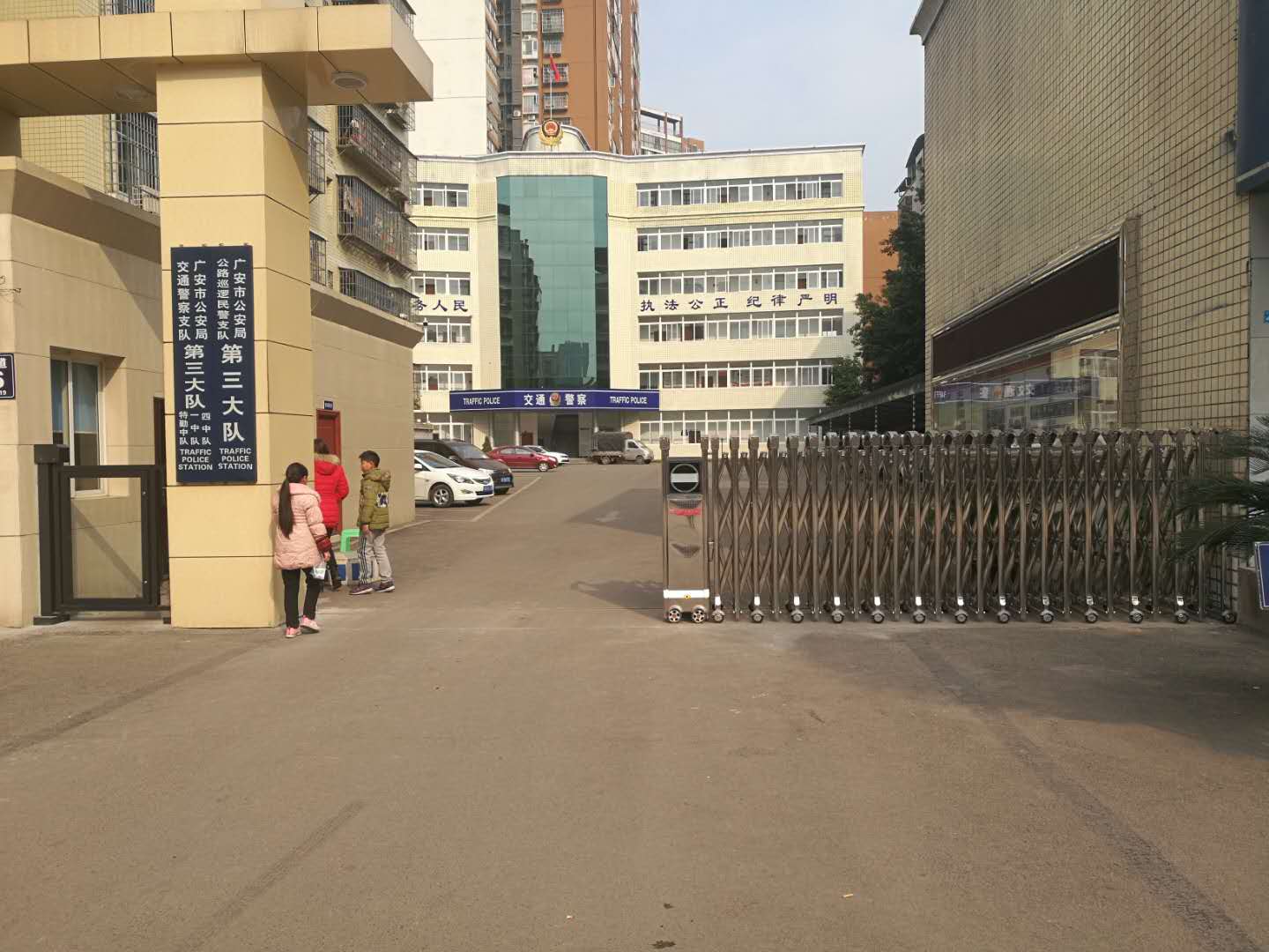 廣安前鋒交警三大隊電動伸縮門案例 - 中出網(wǎng)-智能出入口門戶