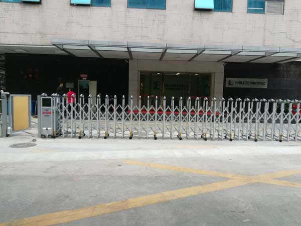 汕尾中聯(lián)港灣酒店伸縮門案例 - 中出網(wǎng)-智能出入口門戶