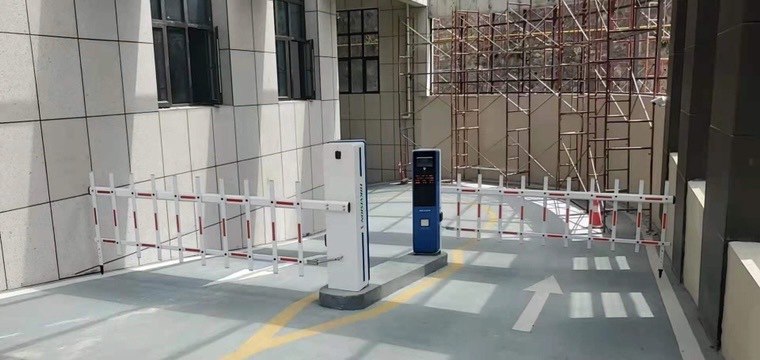 嶗山工地電動(dòng)伸縮門黃島不銹鋼伸縮電動(dòng)門遙控開關(guān)電動(dòng)伸縮門通道