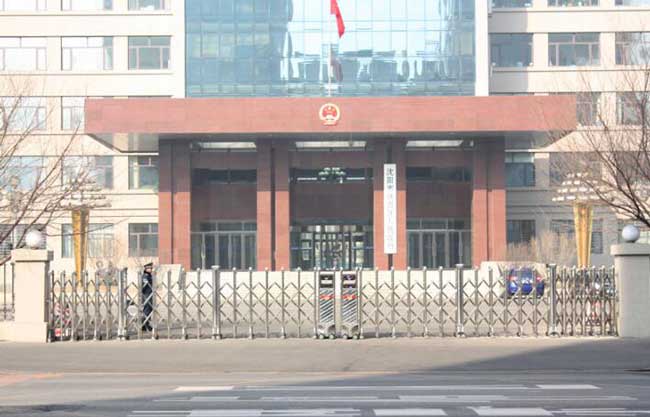 沈陽市鐵西區(qū)人民政府伸縮門案例 - 中出網(wǎng)-智能出入口門戶
