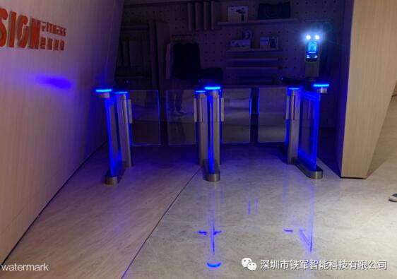 春筍大廈健身房此次選用的是由深圳市鐵軍智能科技有限公司出品的高端定制炫彩速通門
