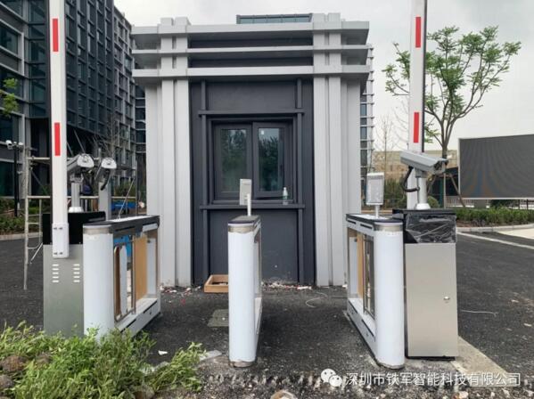 上海浦東國際機(jī)場應(yīng)用鐵軍智能人臉識別豪華擺閘